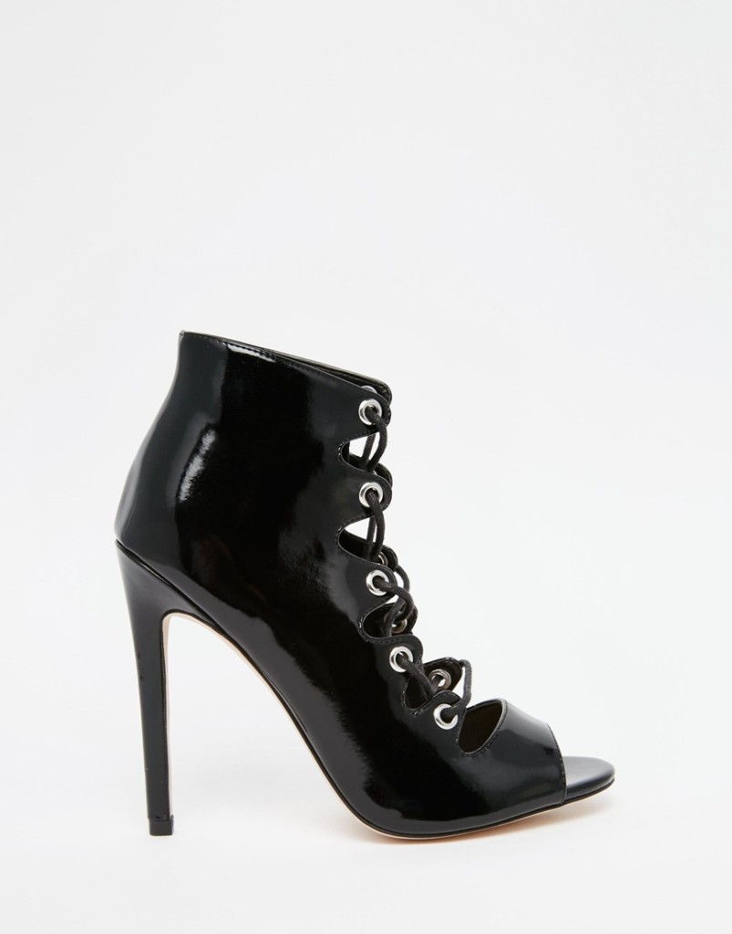 lace up booties