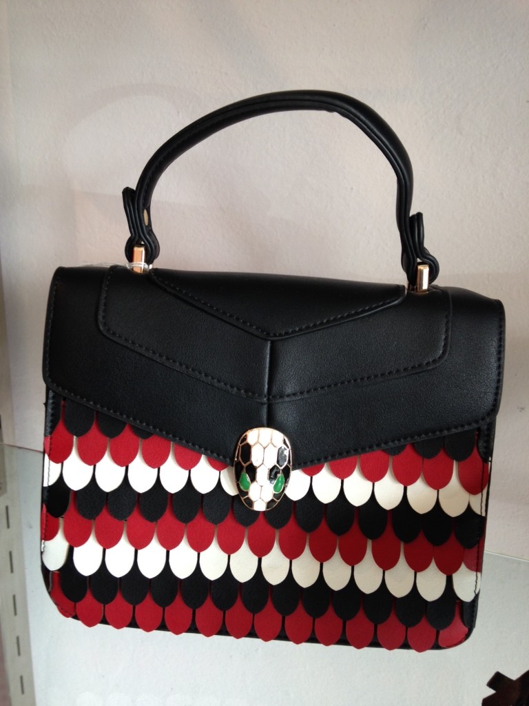 borsa nera e rossa