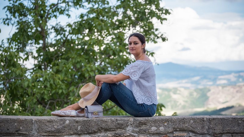 outfit scarpe bianche