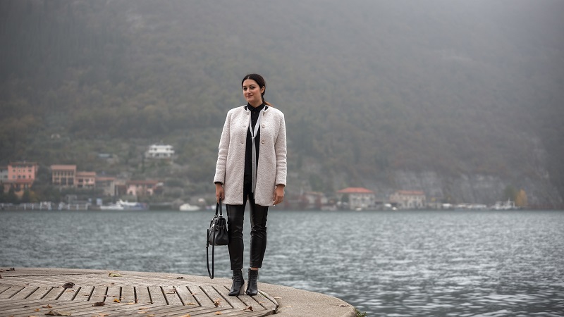 outfit scarpe bianche e nere